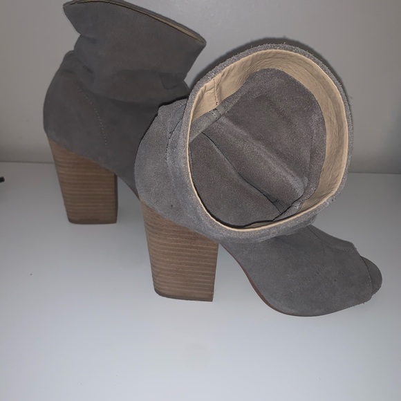 Open toe booties - Picture 3 of 5